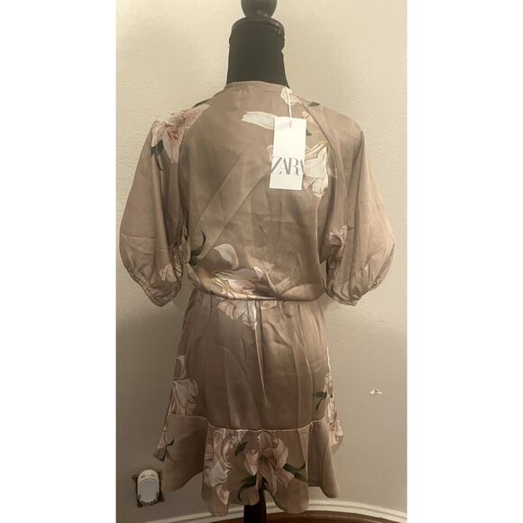 NWT Zara Tan Floral Flowy Dress Size M - Picture 2 of 5